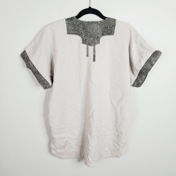 White and Black V-Neck Top - Picture 2 of 5